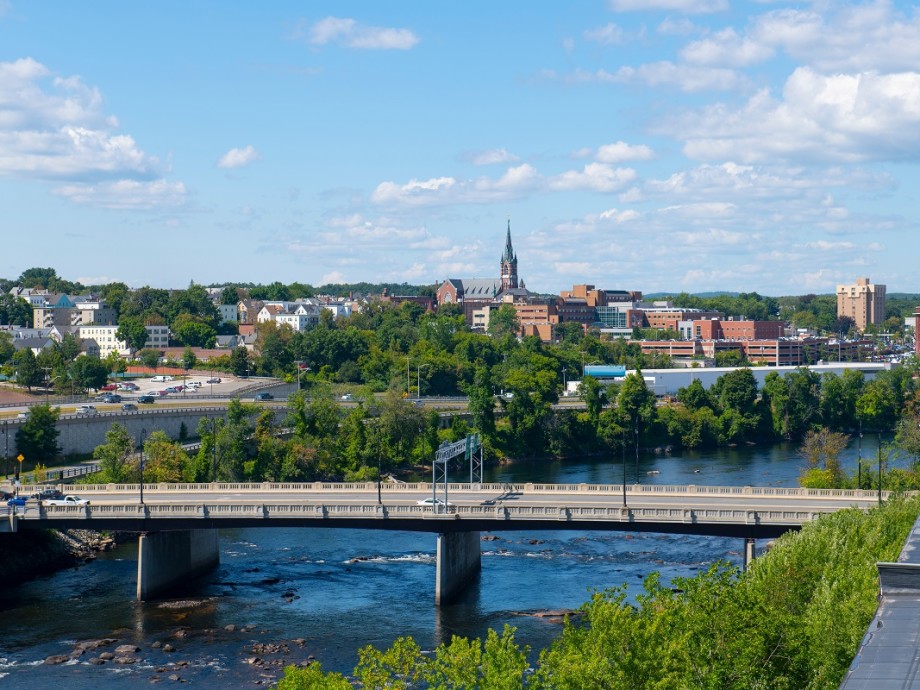 Manchester,Historic,City,Skyline,Including,Merrimack,River,,Granite,Street,Bridge Manchester Airport (MHT, KMHT) Private Jet Charter