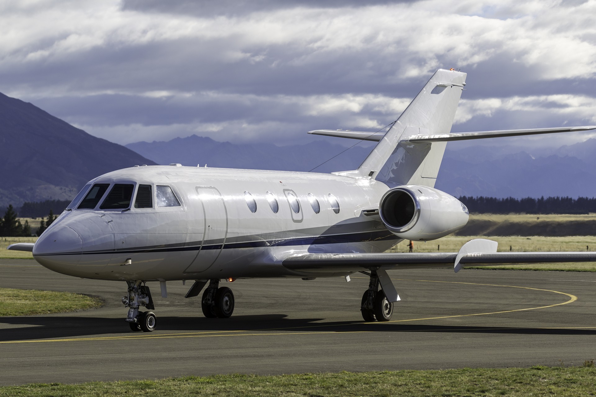 Falcon 20-200 Charter