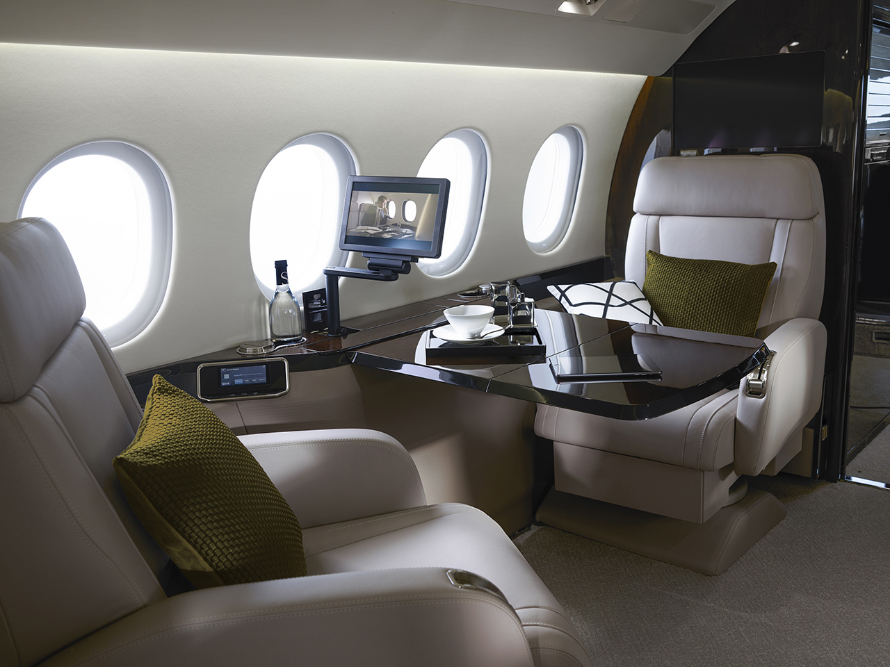 Falcon 900LX Wide body cabin