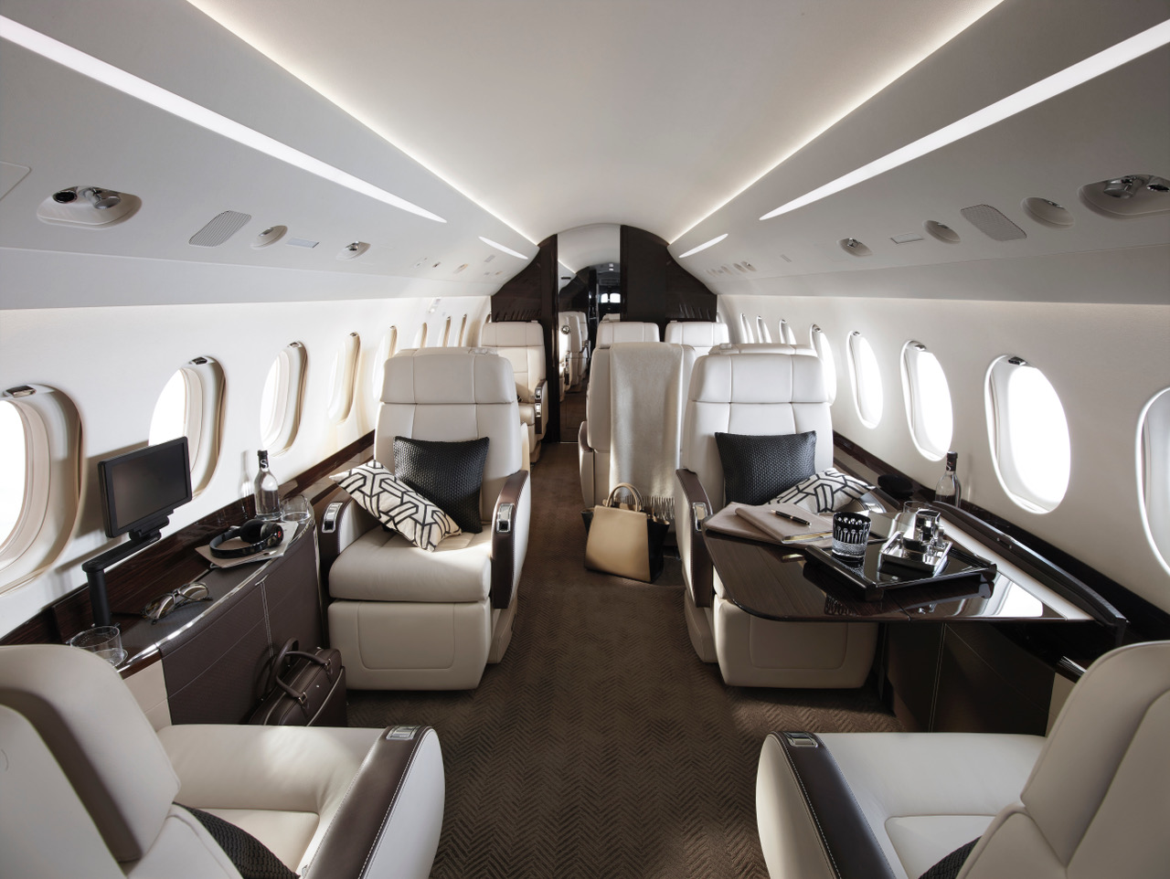 Falcon 2000LXS interior