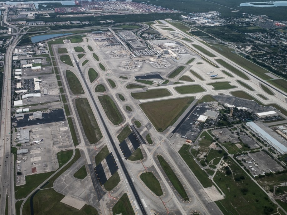 Fort Lauderdale Hollywood International Airport (FLL, KFLL) Private Jet Charter Fort Lauderdale/Hollywood International Airport (FLL, KFLL) Private Jet Charter