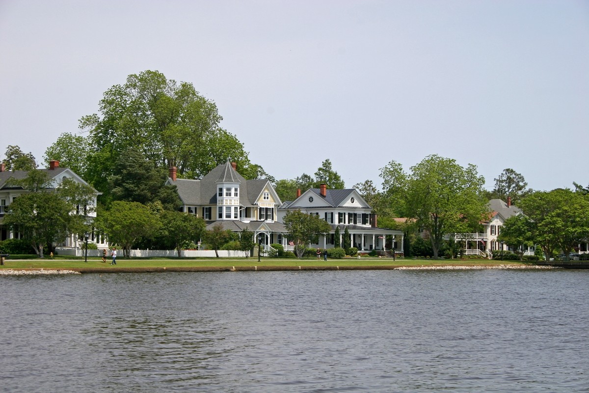 Northeastern Regional Airport (EDE, KEDE) Private Jet Charter Aircraft Hire Mercury Jets