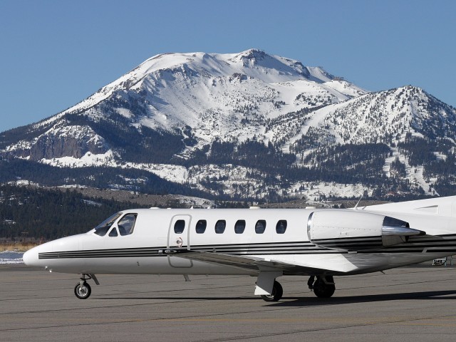 7 Fabulous Ski Resorts with Mercury Jets