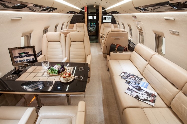 Challenger 604 interior