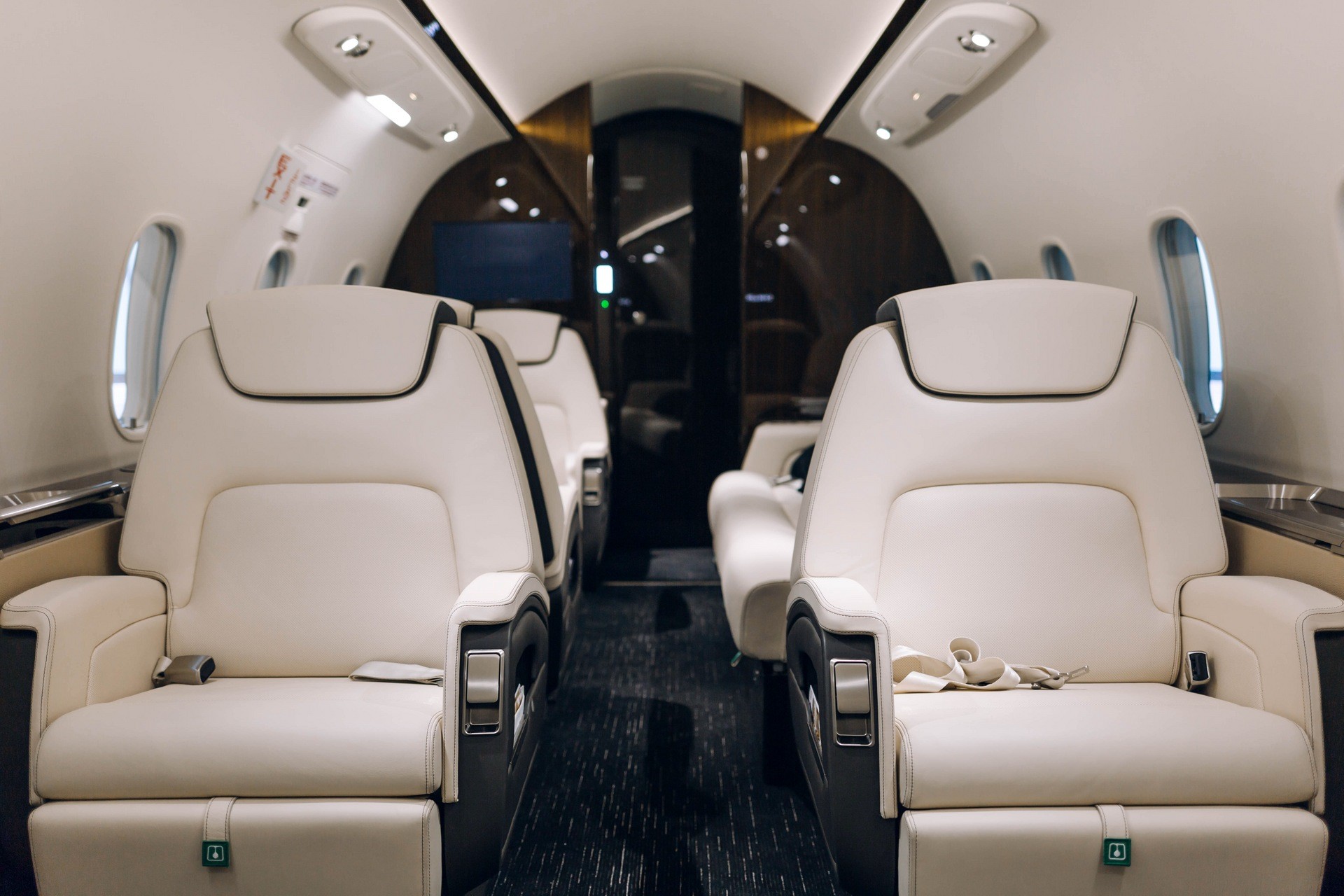 Private Jet Charter Legacy 600 interior