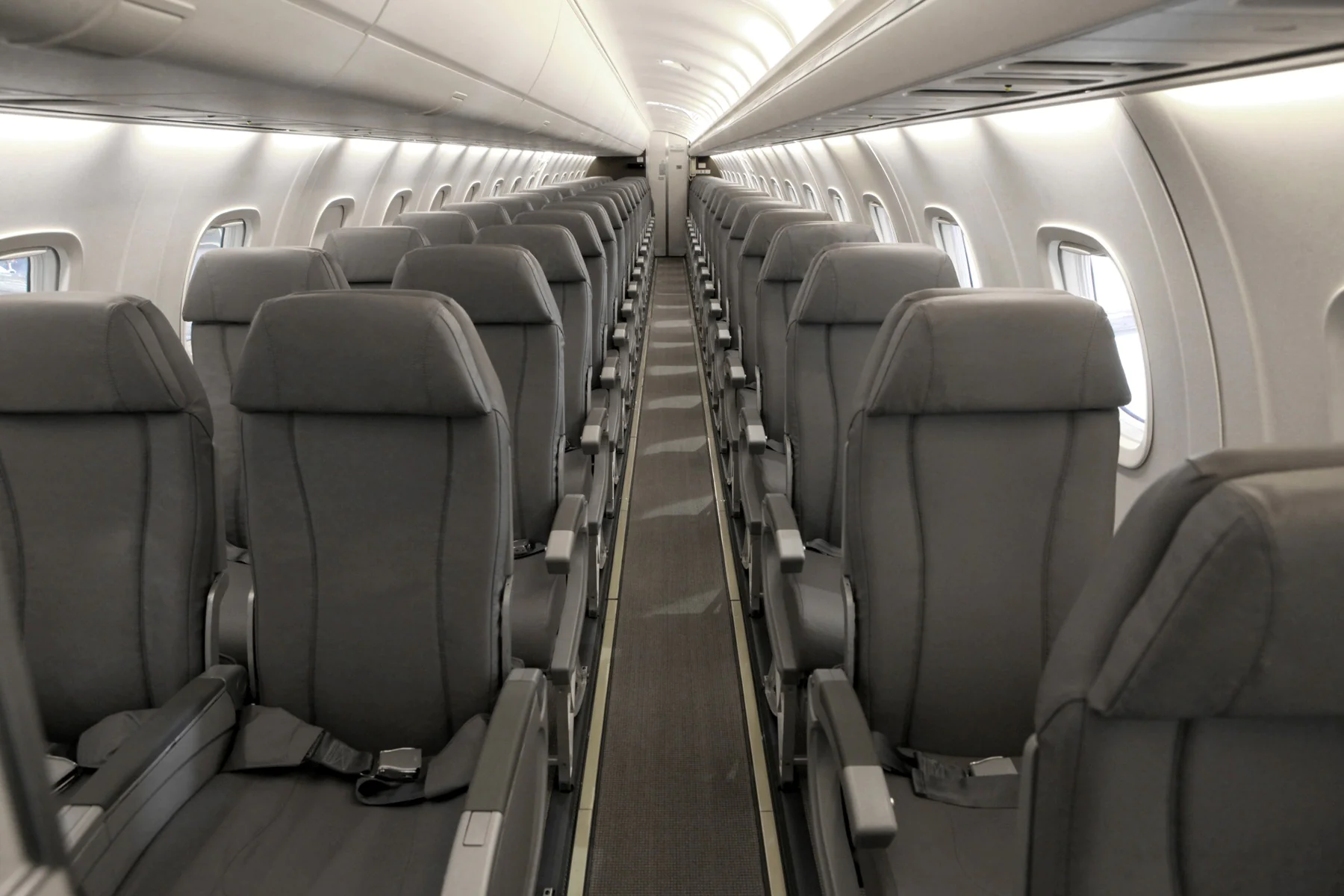 Embraer ERJ 145 Interior