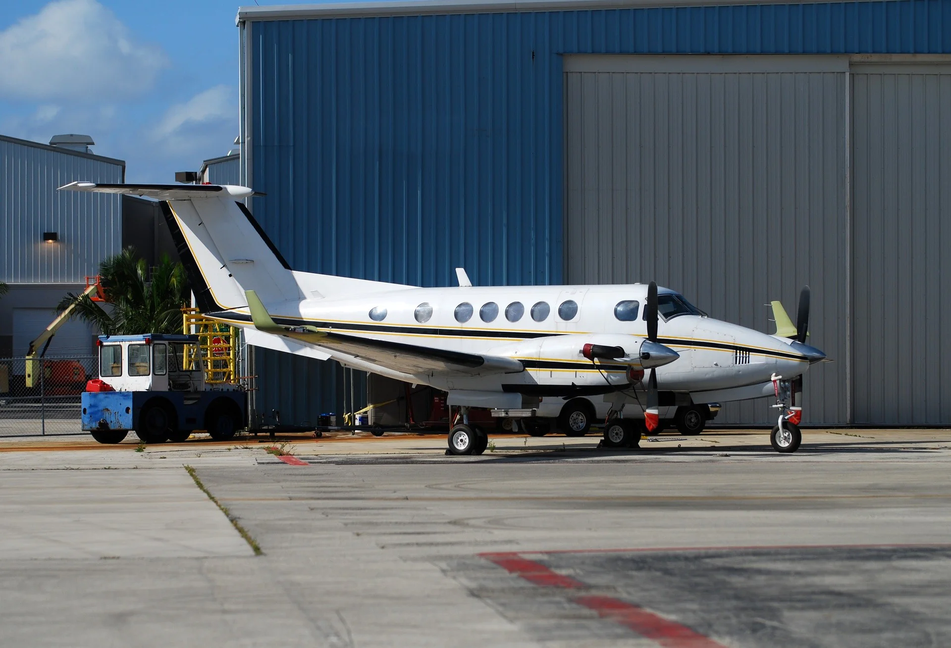 Private Jet Charter Beech BE90 King Air