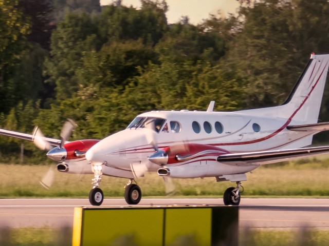 Private Jet Charter Cessna 425 Conquest I