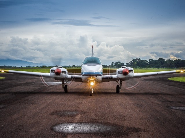 Private Jet Charter Piper Seneca