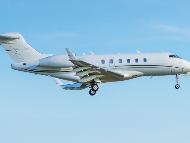 Challenger 350 Jet