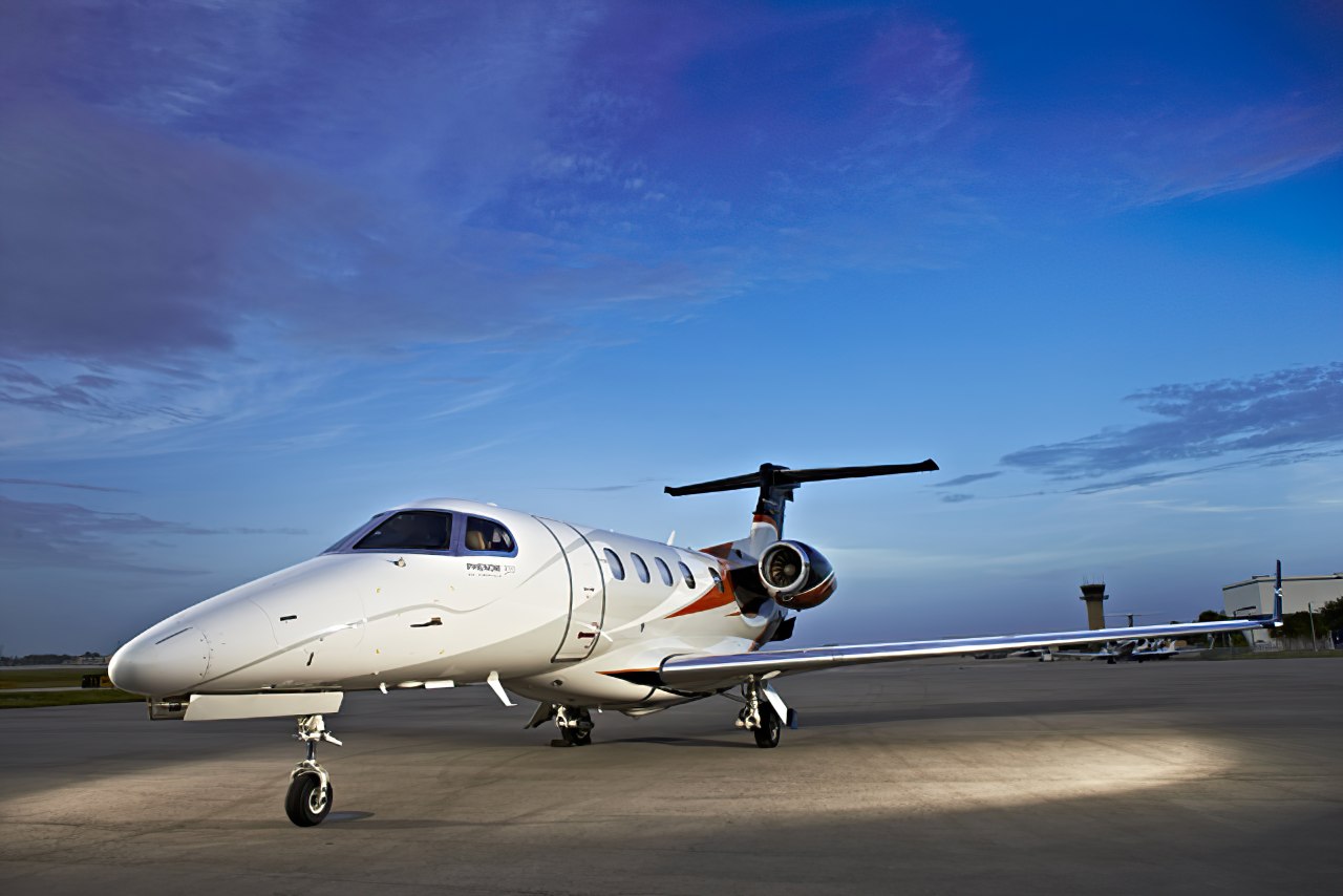 Phenom-300-exterior