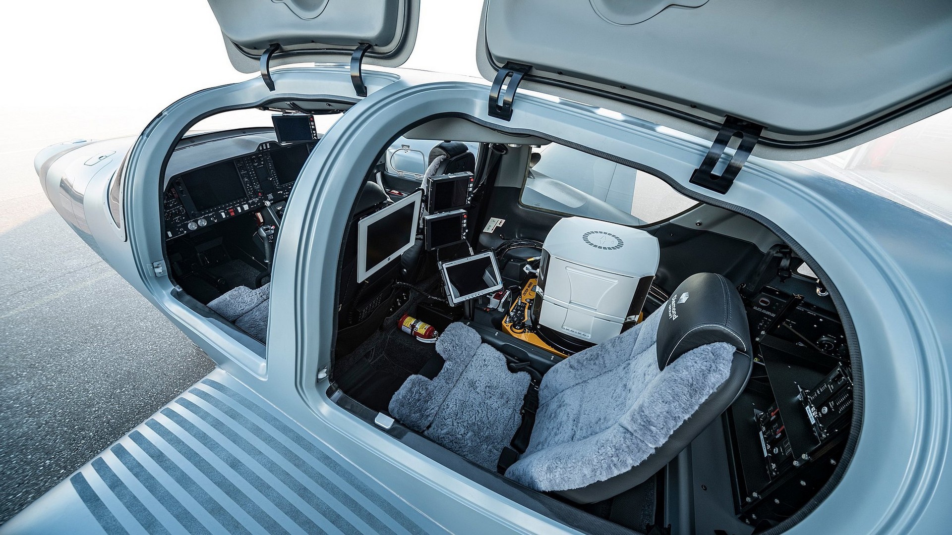 Diamond DA62 Charter Aircraft Hire Mercury Jets Diamond DA62 Charter Aircraft Hire Mercury Jets